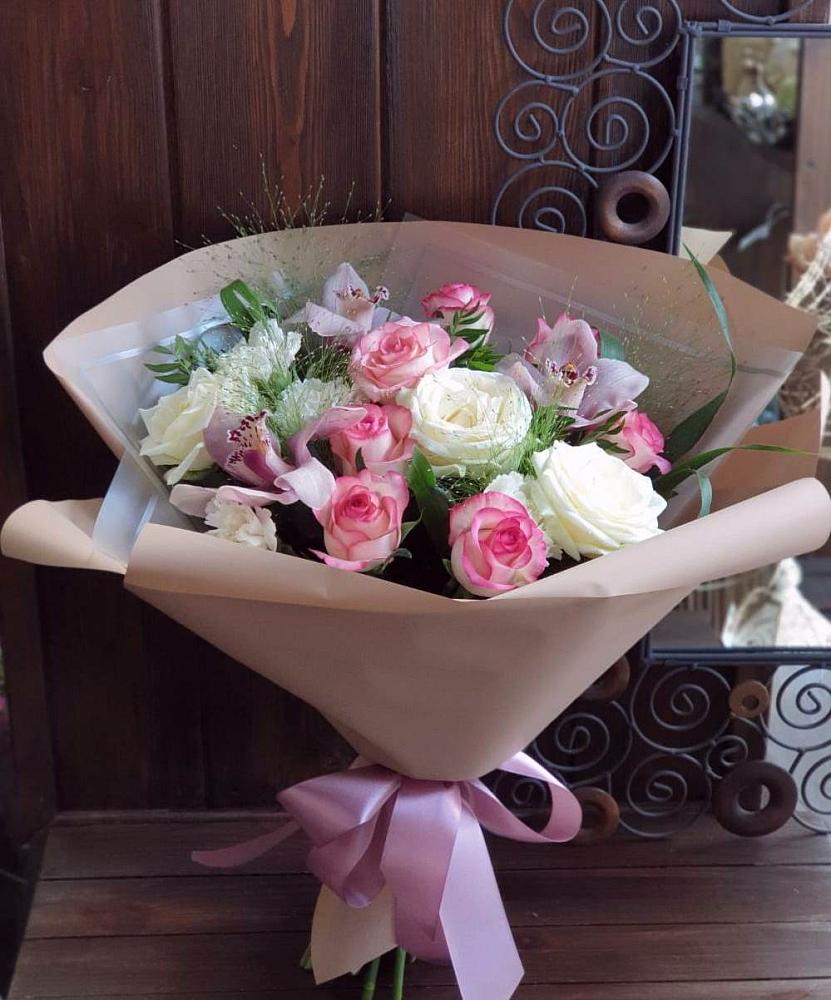 Букет майское утро в Твери Букет цветов из: Гвоздики, Орхидеи, Розы и Хризантемы в Твери