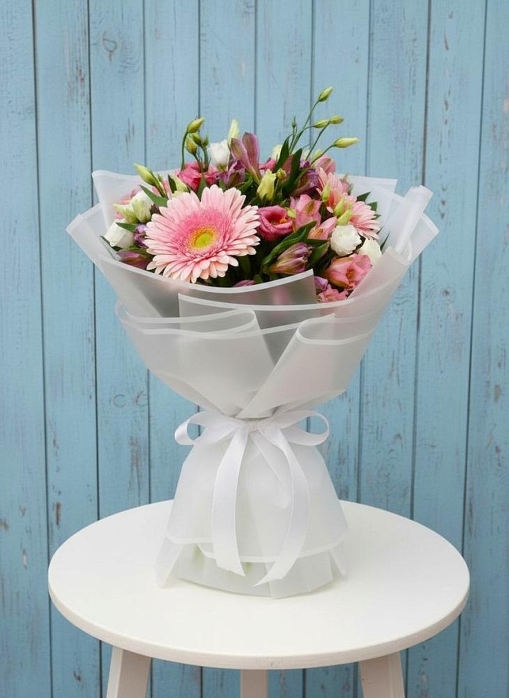 Букет цветов из: Герберы, Альстромерии и Лизиантусы в Твери